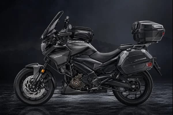 Foto de referencia de una Bajaj Dominar 400