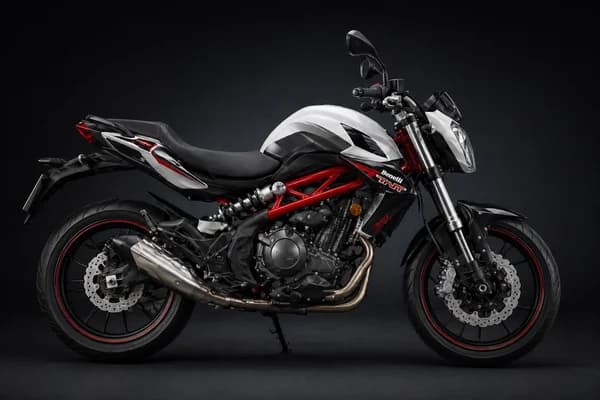 Foto de referencia de una Benelli TNT 300